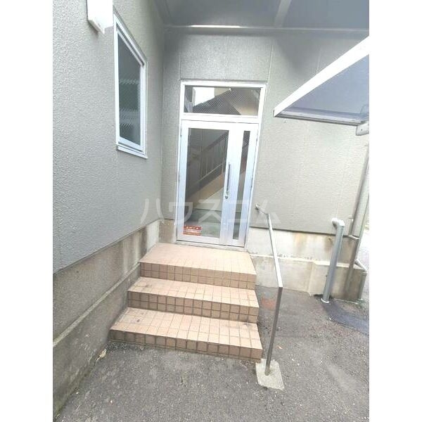 18/24 エントランス