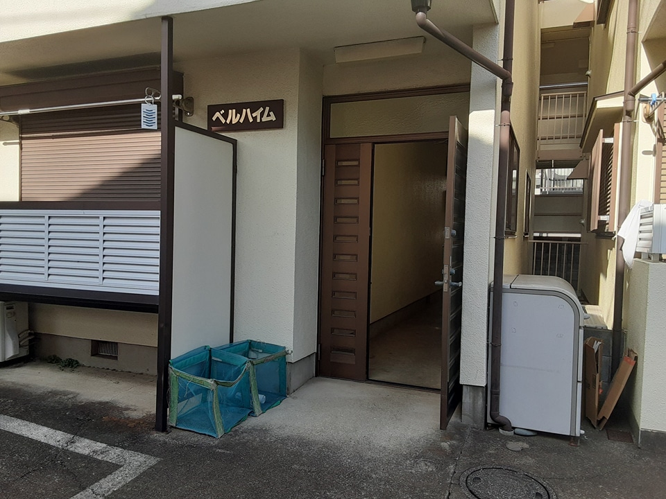 24/30 エントランス
