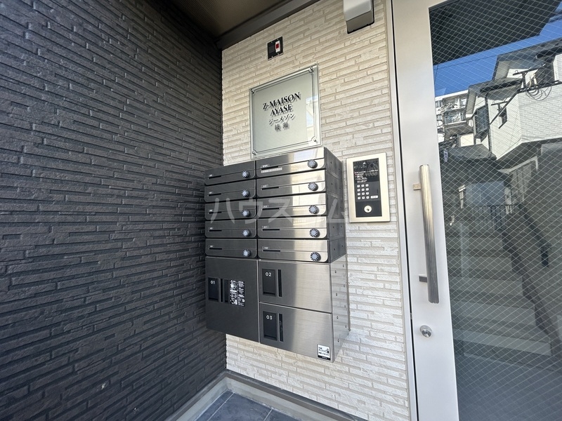 28/30 エントランス