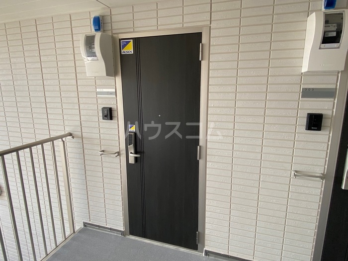 20/30 エントランス