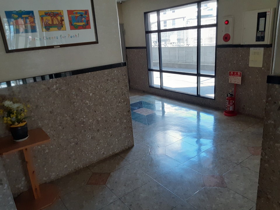 23/30 エントランス