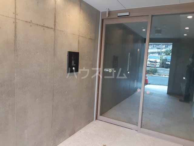 23/26 エントランス