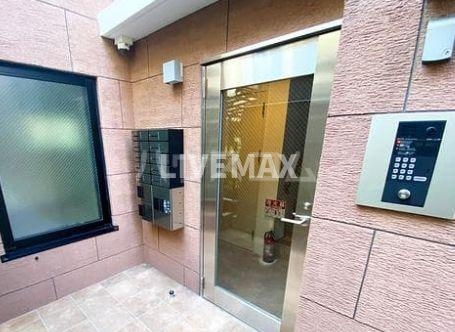 16/26 エントランス