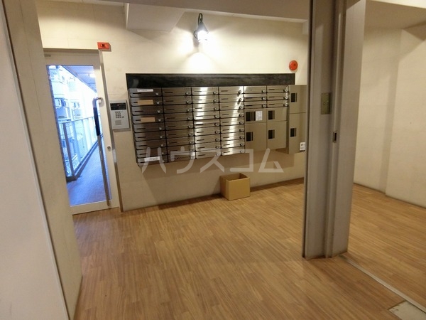 21/30 エントランス