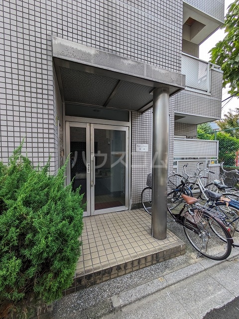 22/30 エントランス