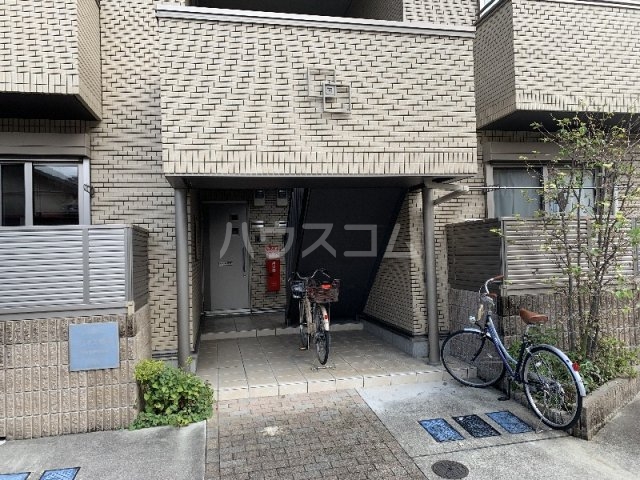 21/30 エントランス