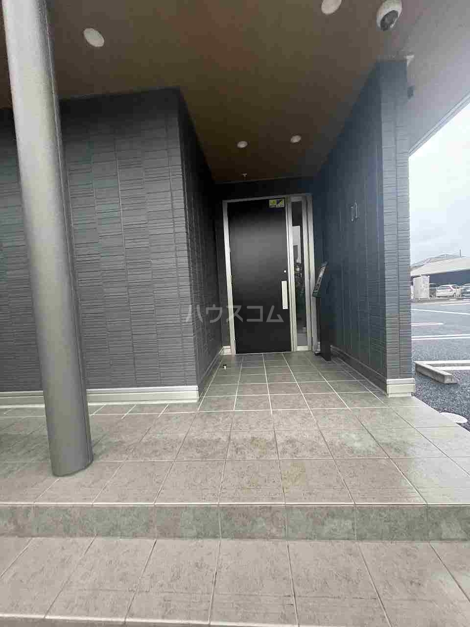 23/30 エントランス