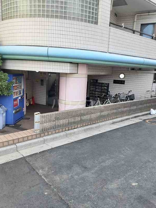 18/19 エントランス