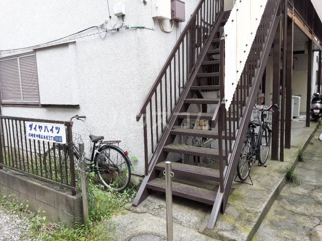 21/22 エントランス