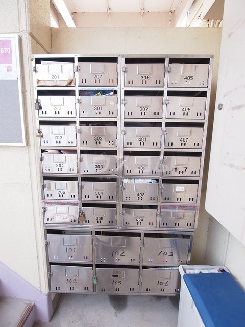 18/23 エントランス