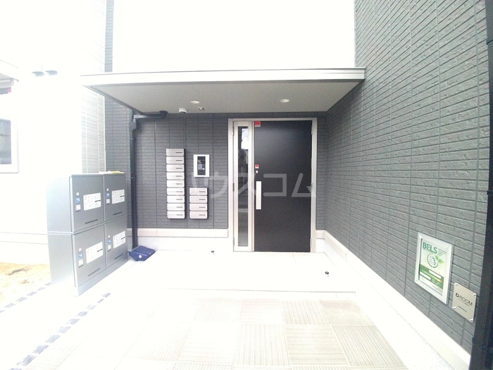 21/30 エントランス