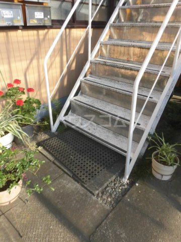 27/30 エントランス