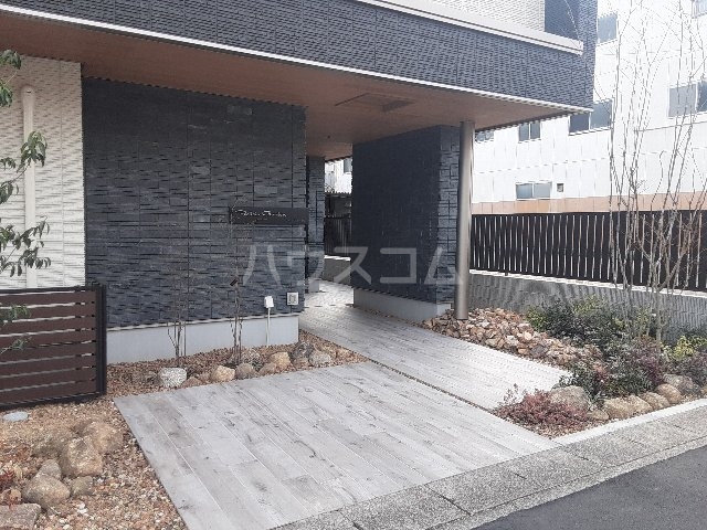 20/29 エントランス