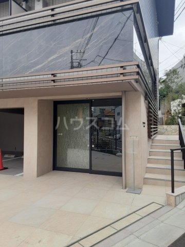 28/30 エントランス