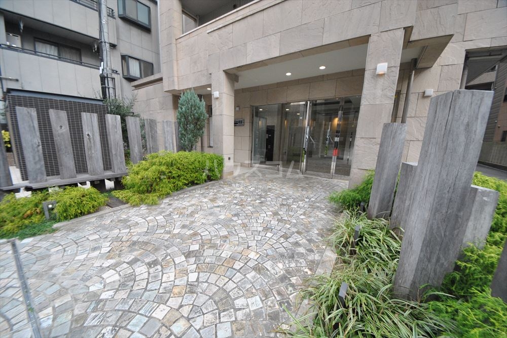 28/30 エントランス