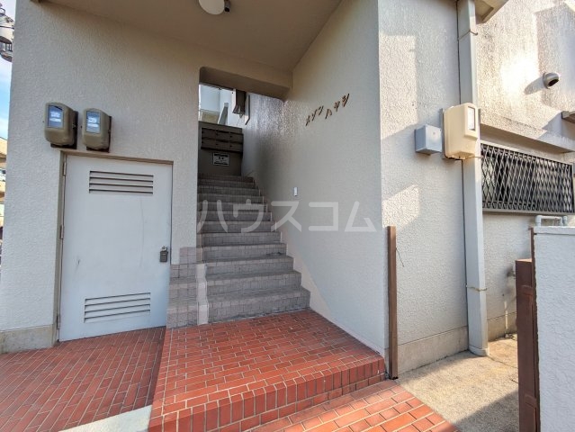 16/17 エントランス