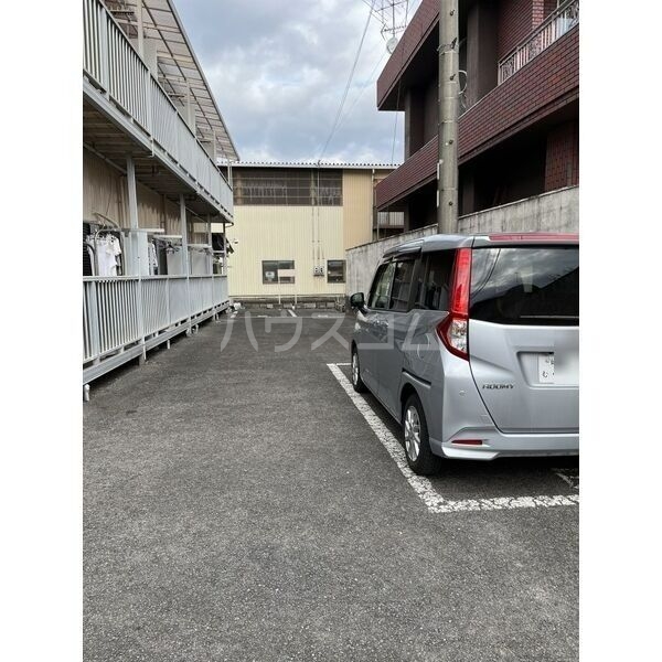 13/15 駐車場