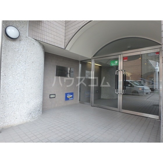 16/23 エントランス