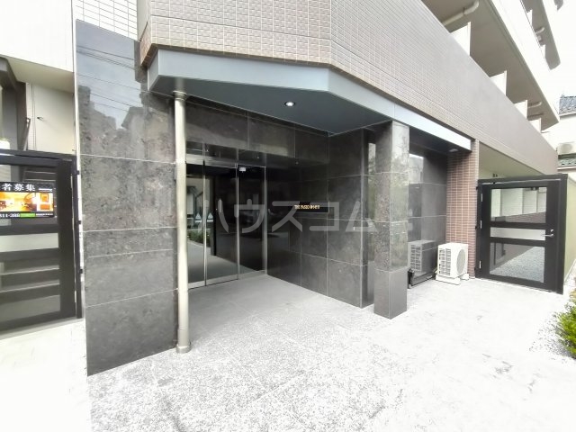 28/30 エントランス