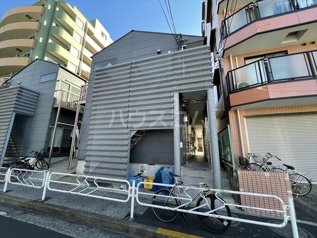 19/27 エントランス