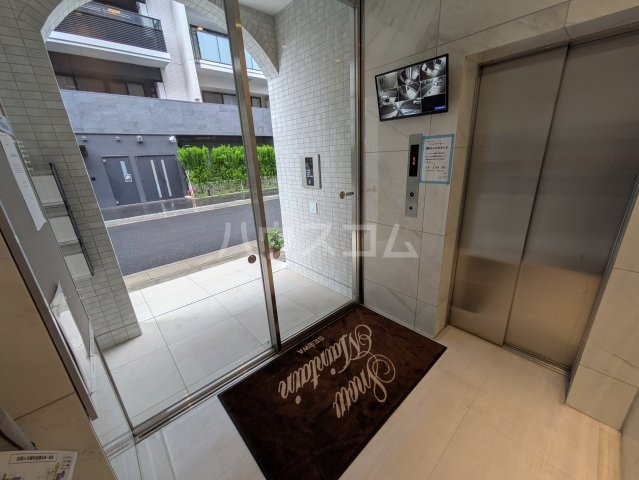 26/30 エントランス