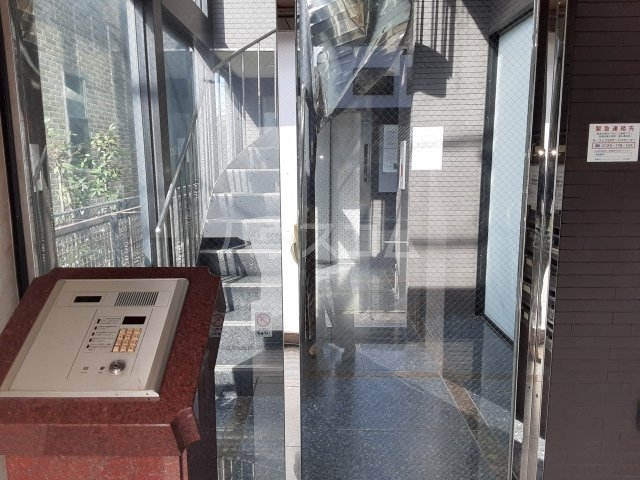 22/30 エントランス