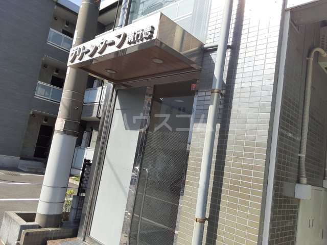 23/30 エントランス