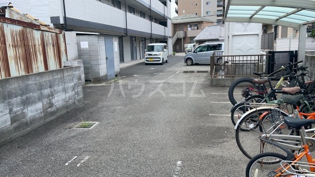 19/28 駐車場