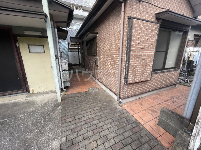 21/23 エントランス