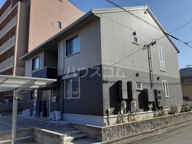 28/30 エントランス