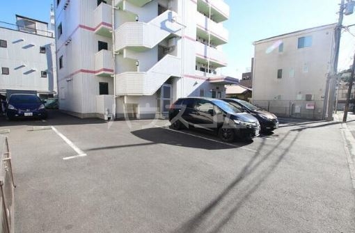 16/18 駐車場