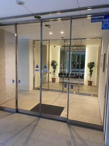 21/30 エントランス