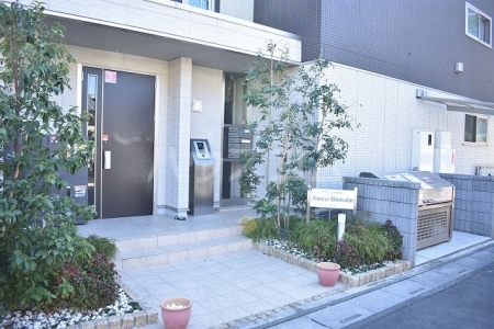 28/30 エントランス