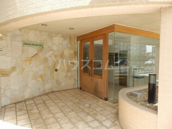 25/26 エントランス