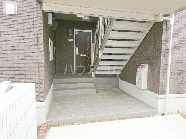 13/17 エントランス