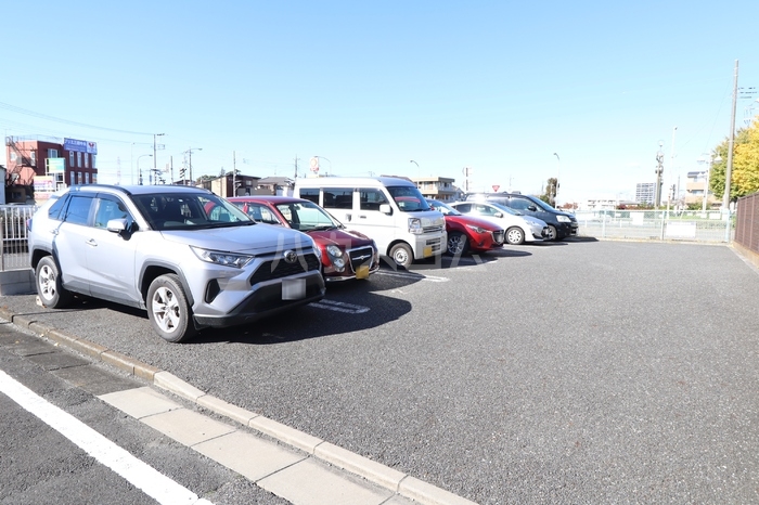 18/28 駐車場