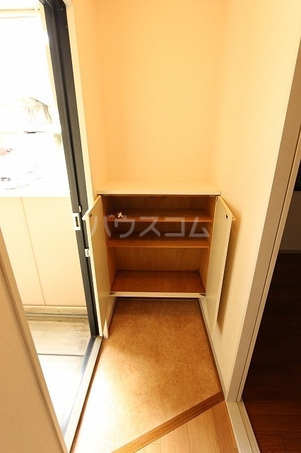 16/30 玄関