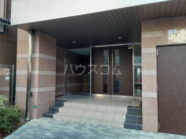 27/30 エントランス