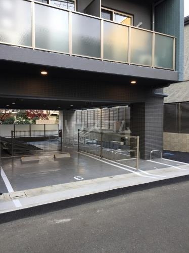 22/27 駐車場
