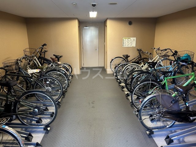 19/27 エントランス