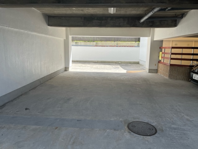 22/28 駐車場