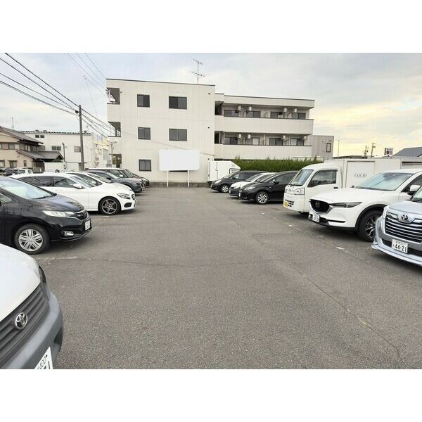 21/26 駐車場