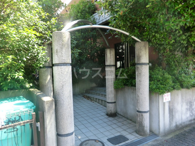 18/19 エントランス