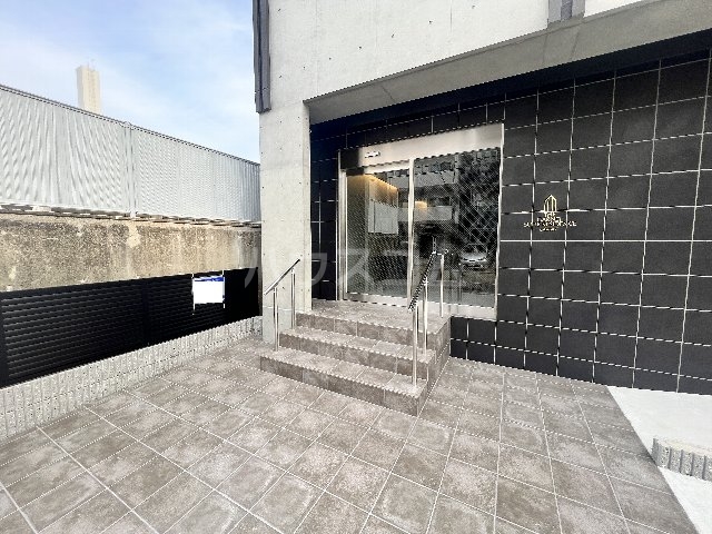 28/30 エントランス