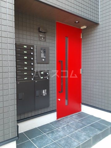 25/30 エントランス