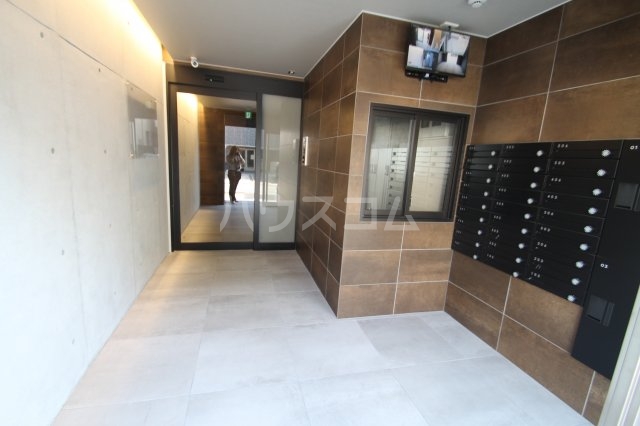 21/30 エントランス