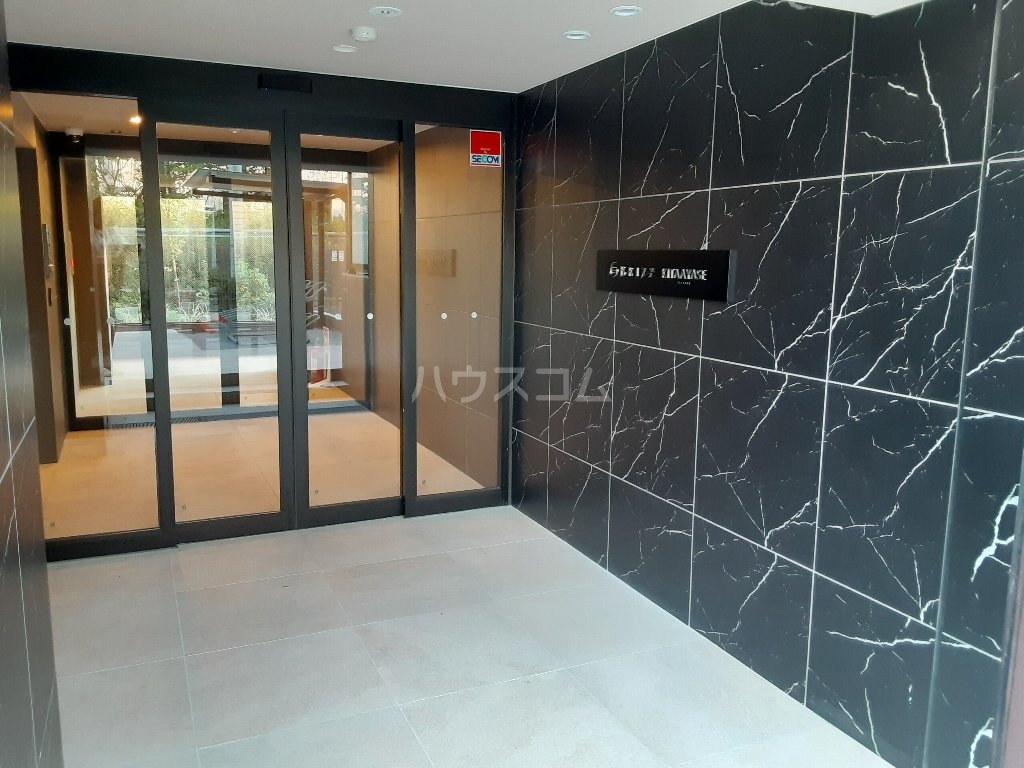 28/30 エントランス