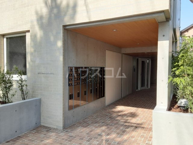 25/29 エントランス