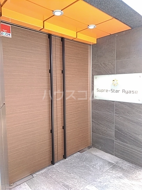 25/30 エントランス