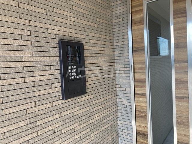 28/30 エントランス